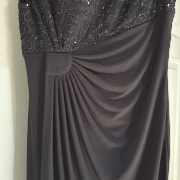 Connected Elegant Black Dress - Picture 4 of 5